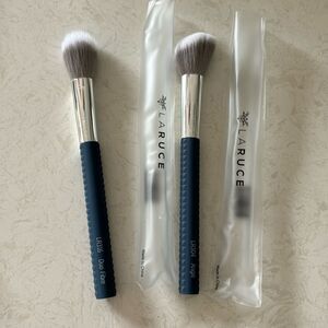 Laruce makeup brushes - set of two brand new